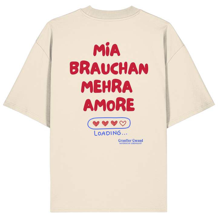Naturfarbenes Oversize Shirt mit großem Backprint "Mia brauchan mehra Amore" und Herz-Ladebalken im bayerischen Streetwear-Design von Grantler Gwand.