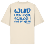 Beiges Wuid und frei Oversize Shirt mit großem blauem Backprint und bayerischem Spruch. Unisex Heavy Oversized T-Shirt aus 100 % Bio-Baumwolle im modernen Streetwear-Look für Biergarten, Volksfest und Freizeit. Designed und bedruckt in Bayern von Grantler Gwand.