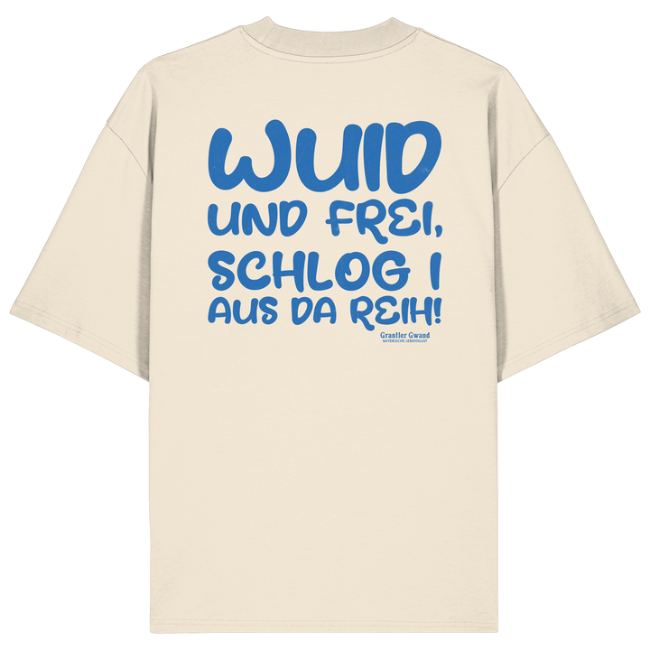 Beiges Wuid und frei Oversize Shirt mit großem blauem Backprint und bayerischem Spruch. Unisex Heavy Oversized T-Shirt aus 100 % Bio-Baumwolle im modernen Streetwear-Look für Biergarten, Volksfest und Freizeit. Designed und bedruckt in Bayern von Grantler Gwand.