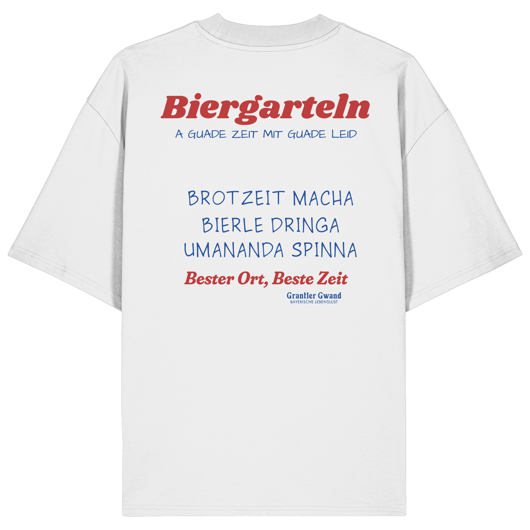 Weißes Oversize T-Shirt mit großem Biergarteln Backprint in Rot und bayerischem Statement „A guade Zeit mit guade Leid“. Schweres Premium-Shirt für Biergarten, Volksfest, Stammtisch und moderne bayerische Streetwear. Designed und bedruckt in Bayern von Grantler Gwand.