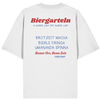 Weißes Oversize T-Shirt mit großem Biergarteln Backprint in Rot und bayerischem Statement „A guade Zeit mit guade Leid“. Schweres Premium-Shirt für Biergarten, Volksfest, Stammtisch und moderne bayerische Streetwear. Designed und bedruckt in Bayern von Grantler Gwand.