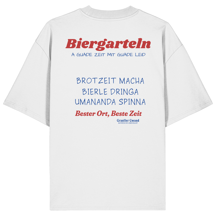 Weißes Oversize T-Shirt mit großem Biergarteln Backprint in Rot und bayerischem Statement „A guade Zeit mit guade Leid“. Schweres Premium-Shirt für Biergarten, Volksfest, Stammtisch und moderne bayerische Streetwear. Designed und bedruckt in Bayern von Grantler Gwand.