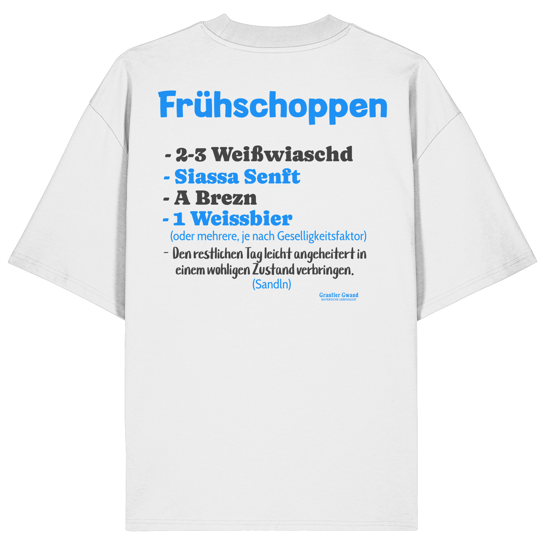 Weißes oversize Shirt mit großem Backprint „Frühschoppen“ und humorvoller bayerischer Anleitung zu Weißwurst, Brezn und Weißbier.