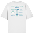 Weißes Oversize-T-Shirt mit grünem „Fine Dining in Bayern“-Backprint – bayerische Streetwear mit humorvollem Motiv rund um bayerische Küche von Grantler Gwand.