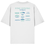 Weißes Oversize-T-Shirt mit grünem „Fine Dining in Bayern“-Backprint – bayerische Streetwear mit humorvollem Motiv rund um bayerische Küche von Grantler Gwand.