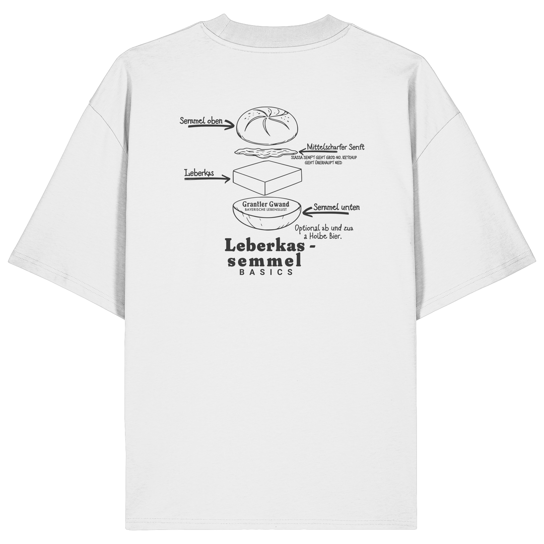 Weißes Oversize T-Shirt mit Backprint „Die wichtigste Bauanleitung Bayerns“ und Leberkassemmel-Illustration – bayerisches Streetwear Shirt von Grantler Gwand.