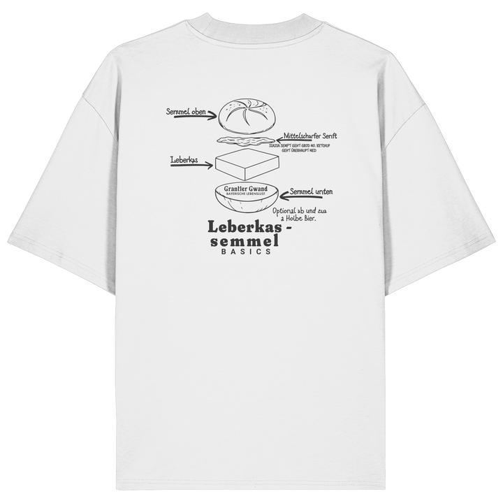 Weißes Oversize T-Shirt mit Backprint „Die wichtigste Bauanleitung Bayerns“ und Leberkassemmel-Illustration – bayerisches Streetwear Shirt von Grantler Gwand.