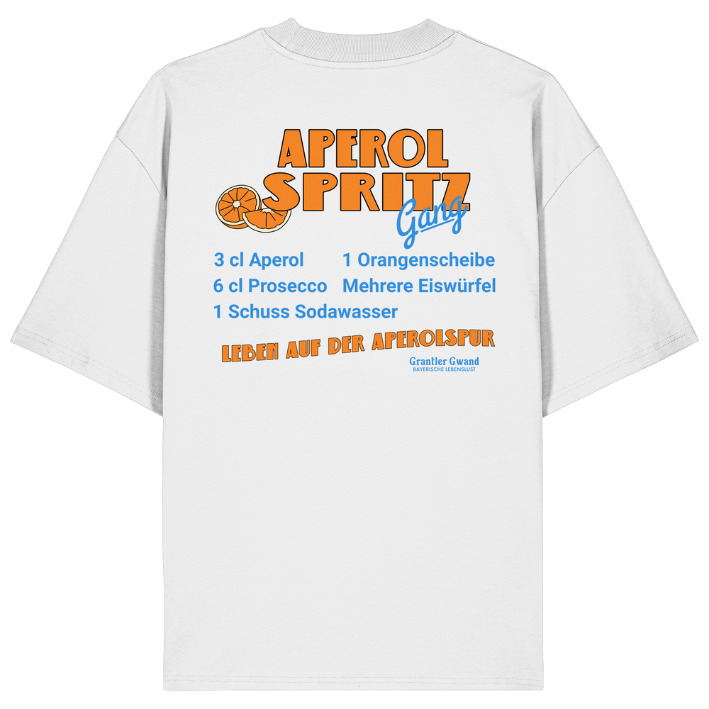 Weißes Oversize T-Shirt mit großem Aperol Spritz Gang Backprint im Retro-Design mit Cocktail-Rezept. Hochwertiges Heavy Premium-Shirt für Sommer, Biergarten, Festival, Urlaub und moderne Streetwear. Designed und bedruckt in Bayern von Grantler Gwand.