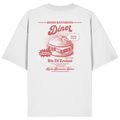 Weißes Oversize Bio-Shirt mit rotem Backprint „Resis Bavarian Diner“ – bayerisches Streetwear T-Shirt mit Leberkässemmel im Vintage-Diner-Design von Grantler Gwand