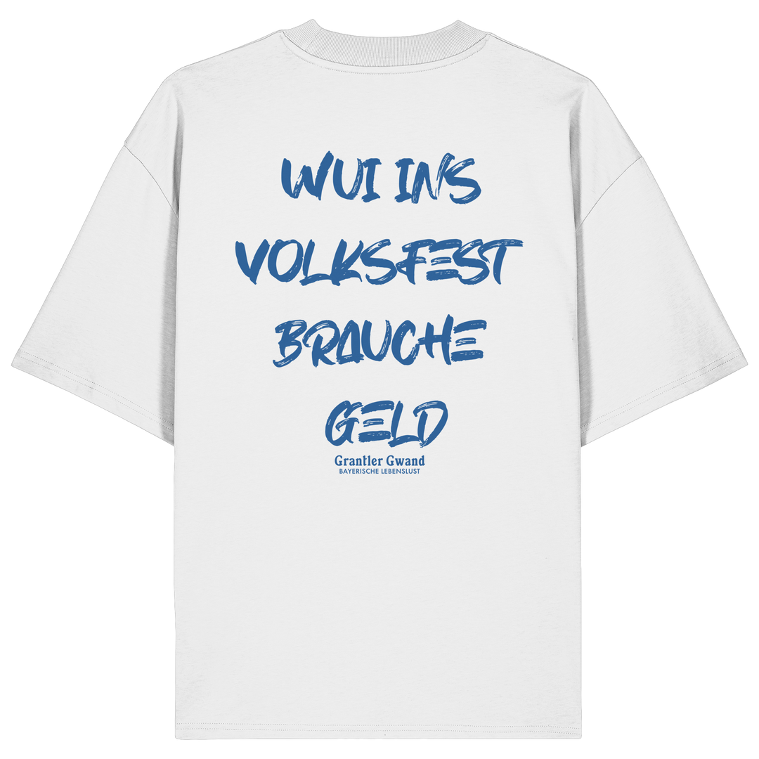 Weißes Oversize T-Shirt von Grantler Gwand mit blauem Backprint „Wui ins Volksfest – brauche Geld“ in markanter Brush-Schrift – bayerisches Streetwear Shirt aus Bio-Baumwolle.
