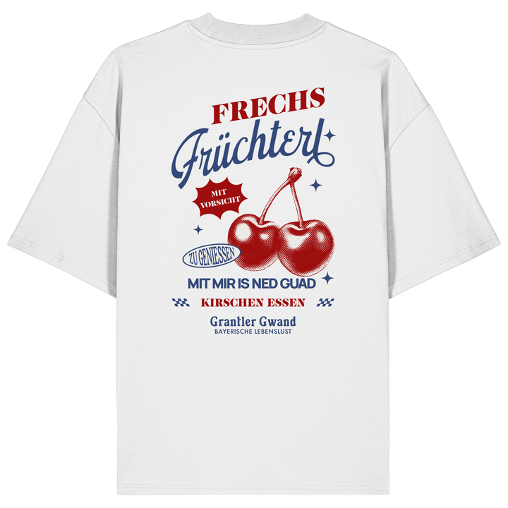 Weißes Oversize-T-Shirt mit „Frechs Früchterl“-Backprint und Kirschen-Motiv – bayerische Streetwear von Grantler Gwand im modernen Retro-Look mit typografischem Design.
