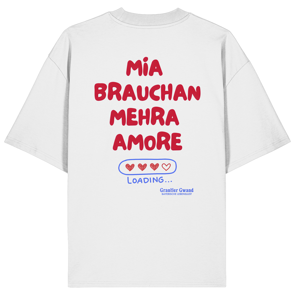 Weißes Oversize Shirt mit großem Backprint "Mia brauchan mehra Amore" und Herz-Ladebalken im bayerischen Streetwear-Design von Grantler Gwand.