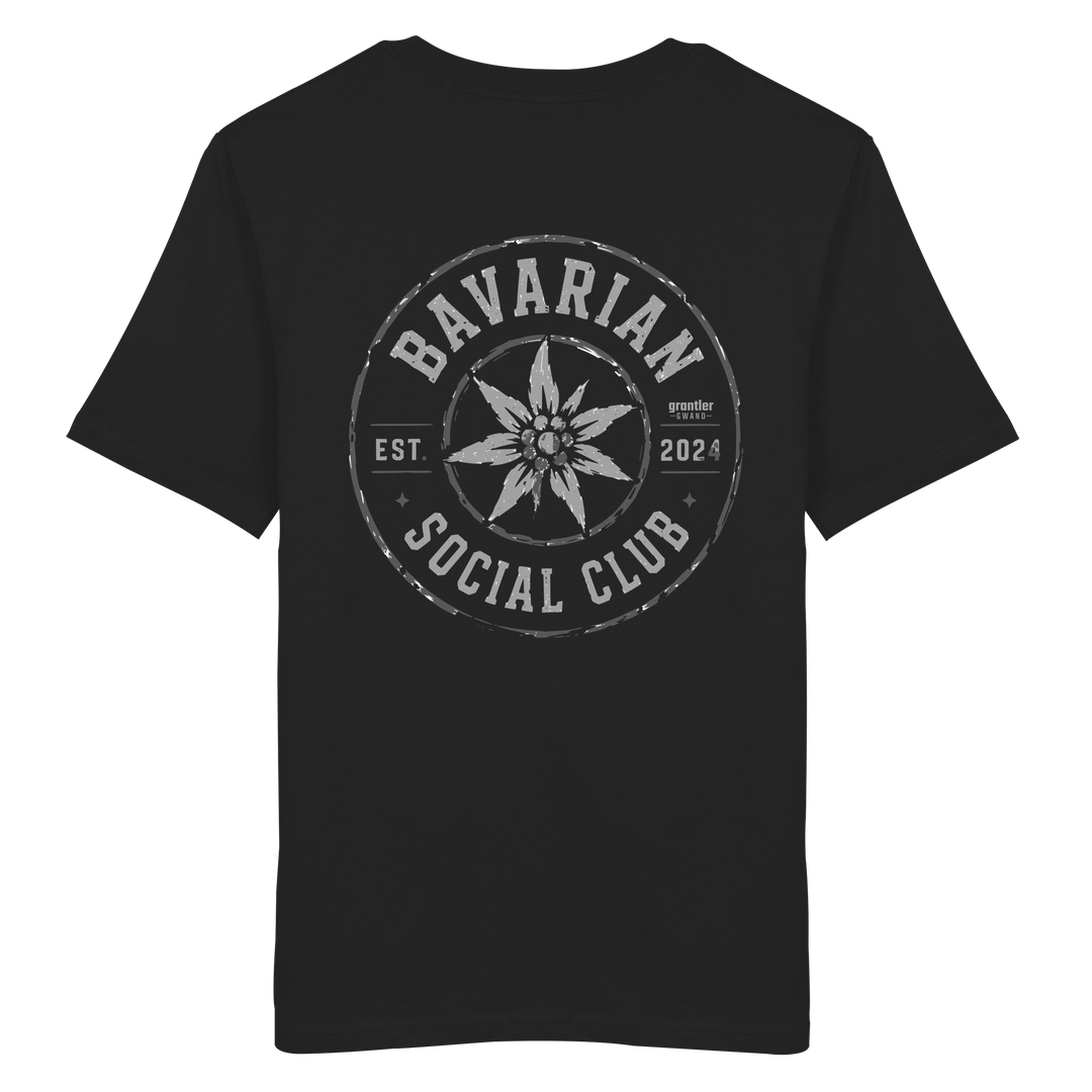 Schwarzes T-Shirt mit großem Bavarian Social Club Backprint und Edelweiß-Motiv. Premium Streetwear für alle, die bayerische Lebenslust authentisch tragen.