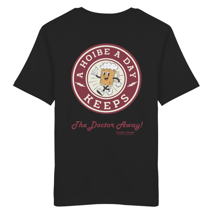 Schwarzes Unisex-T-Shirt mit großem Backprint „A Hoibe A Day – Keeps the Doctor Away“ im Retro-Bierdeckel-Design. Hochwertiges T-Shirt aus 100 % ringgesponnener Baumwolle für Biergarten, Volksfest und bayerische Streetwear. Designed und bedruckt in Bayern von Grantler Gwand.