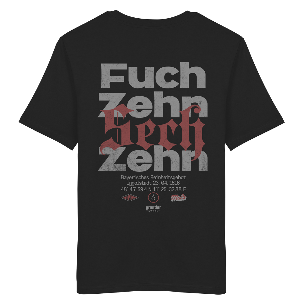 Schwarzes Shirt mit großem typografischen Backprint „Fuchzehn Sechzehn“ und roten Akzenten, inspiriert vom Bayerischen Reinheitsgebot von 1516.