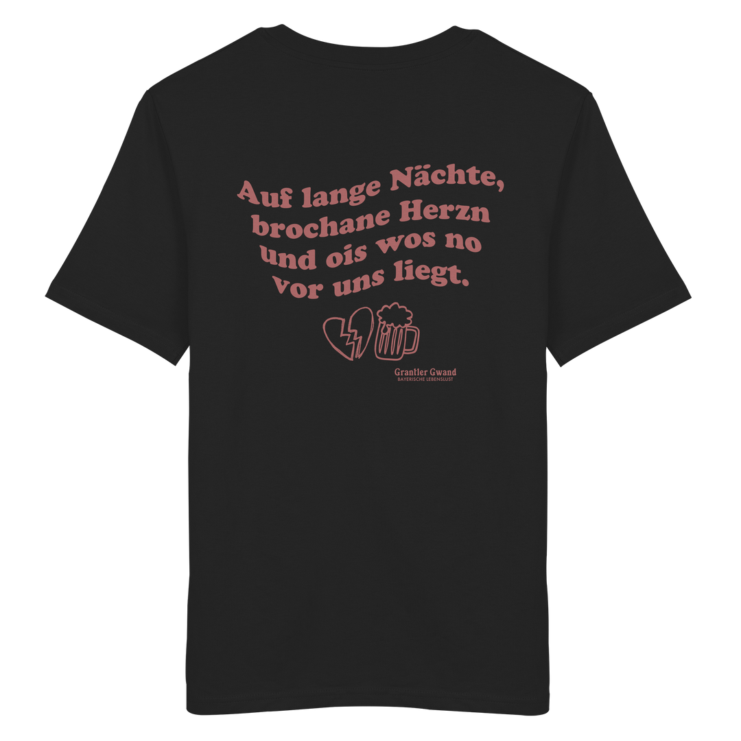 Schwarzes Unisex Shirt mit rotem Rückendruck „auf lange Nächte“ im Vintage-Look von Grantler Gwand aus hochwertiger Bio-Baumwolle.