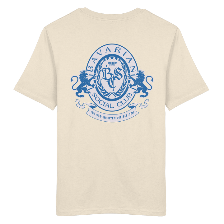naturfarbenes T-Shirt mit großem blauen Bavarian Social Club Wappen auf dem Rücken, Lorbeerkranz, Löwen und hochwertigem bayerischen Streetwear-Design.