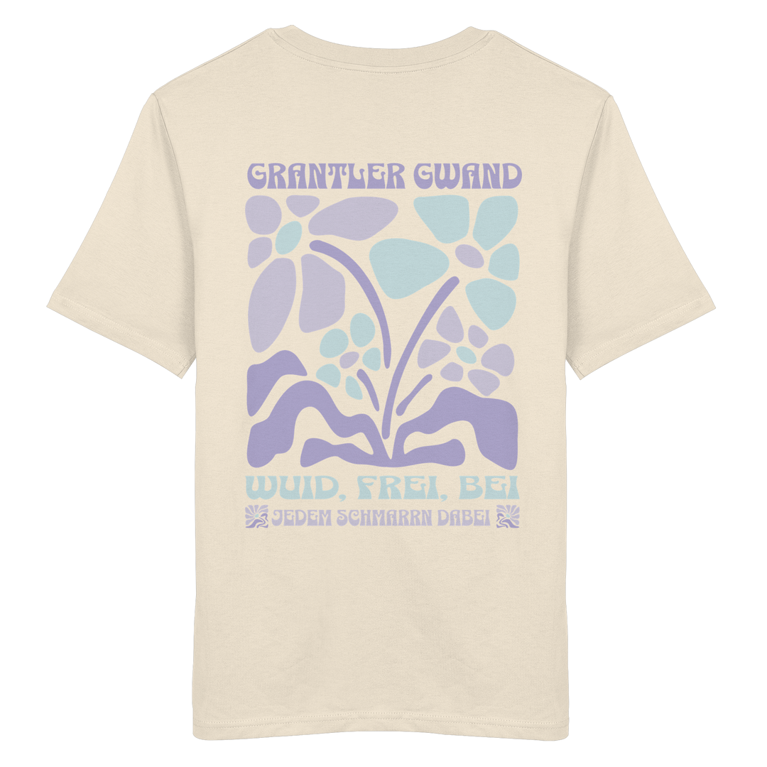 Naturfarbenes unisex Shirt mit großem Retro-Blumen-Backprint und dem bayerischen Schriftzug „Wuid, Frei, Bei Jedem Schmarrn Dabei“ von Grantler Gwand.