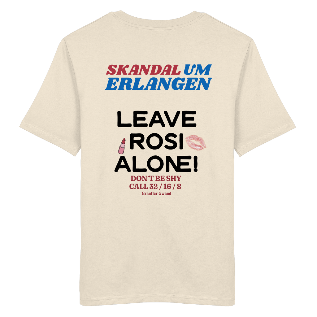 „Beiges Unisex T-Shirt mit mehrfarbigem Backprint 'Skandal um Erlangen – Leave Rosi Alone!' im markanten Typografie-Design von Grantler Gwand.“