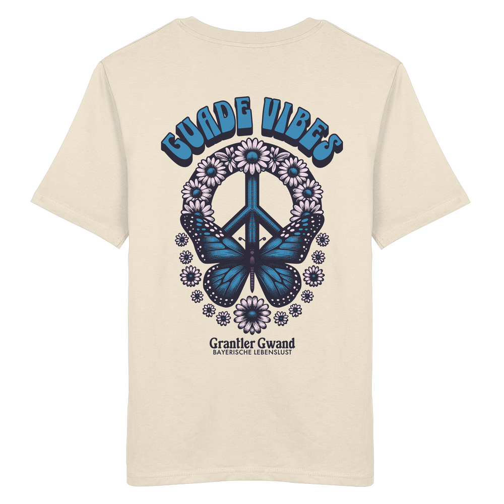 Cremefarbenes Unisex T-Shirt mit großem Backprint aus Peace-Zeichen, Schmetterling und Blumen sowie „Guade Vibes“ Schriftzug – hochwertiges Baumwoll T-Shirt im bayerischen Streetwear-Style von Grantler Gwand.