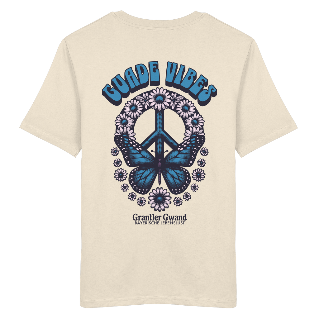 Cremefarbenes Unisex T-Shirt mit großem Backprint aus Peace-Zeichen, Schmetterling und Blumen sowie „Guade Vibes“ Schriftzug – hochwertiges Baumwoll T-Shirt im bayerischen Streetwear-Style von Grantler Gwand.