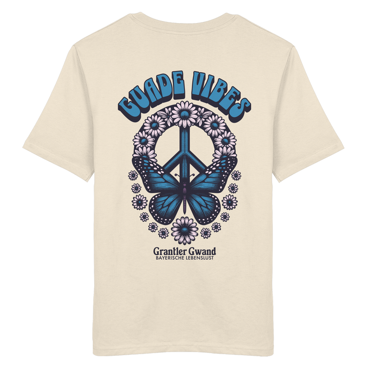 Cremefarbenes Unisex T-Shirt mit großem Backprint aus Peace-Zeichen, Schmetterling und Blumen sowie „Guade Vibes“ Schriftzug – hochwertiges Baumwoll T-Shirt im bayerischen Streetwear-Style von Grantler Gwand.