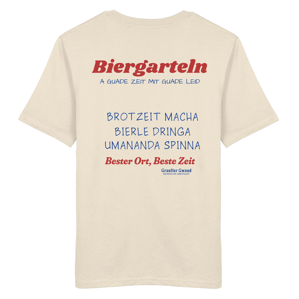 Beiges Unisex T-Shirt mit großem Biergarteln Backprint in Rot und bayerischem Statement „A guade Zeit mit guade Leid“. Hochwertiges Premium-Shirt für Biergarten, Volksfest, Stammtisch und moderne bayerische Streetwear. Designed und bedruckt in Bayern von Grantler Gwand.