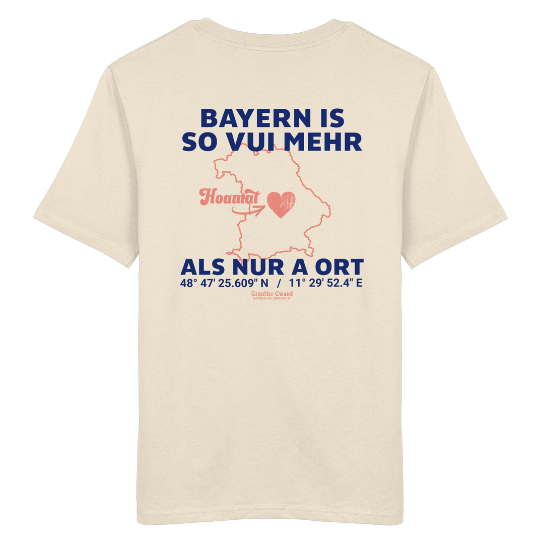 Cremefarbenes Unisex T-Shirt von Grantler Gwand mit blauem Backprint „Bayern is so vui mehr als nur a Ort“, Herzsymbol und Bayern-Silhouette – bayerisches Streetwear T-Shirt aus 100 % Baumwolle.