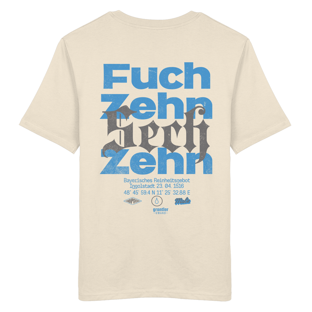 Naturfarbenes Shirt mit großem typografischen Backprint „Fuchzehn“, modernen blauen und schwarzen Schriftzügen sowie Verweis auf das Bayerische Reinheitsgebot von 1516.
