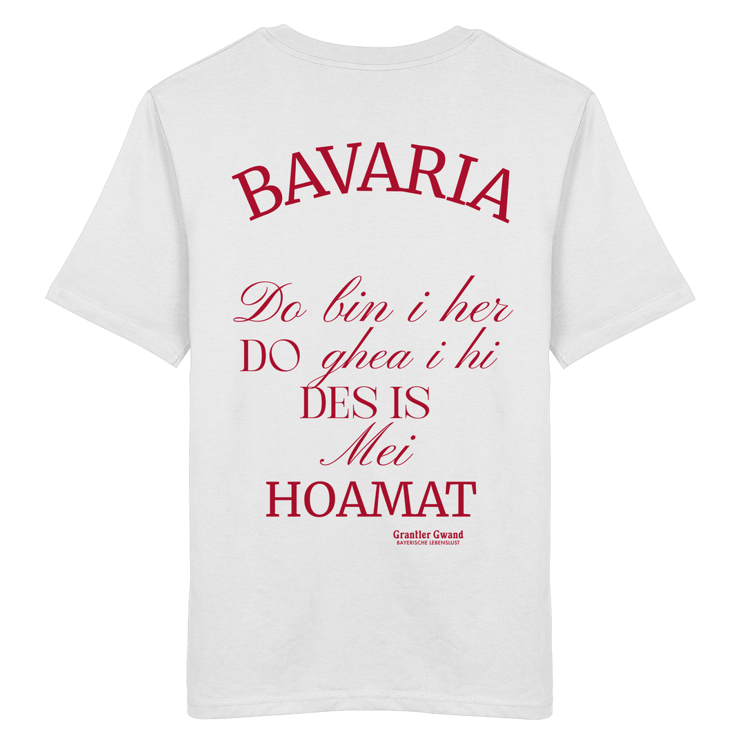 Weißes Shirt mit großem Backprint „Bavaria – Do bin i her. Do ghea i hi. Des is mei Hoamat.“ in elegantem Typografie-Design.