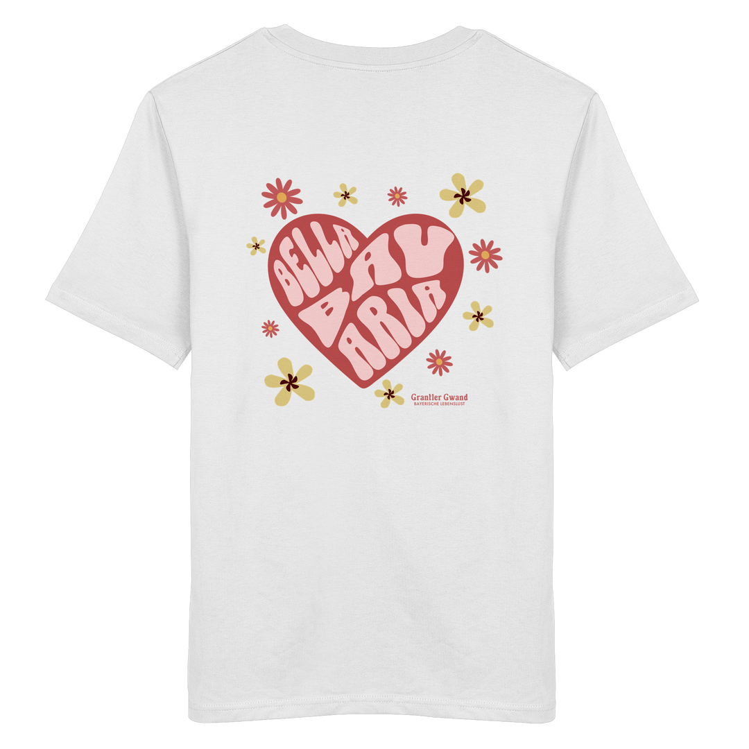 Weißes Unisex T- Shirt mit großem Herzmotiv und bayerischem Bella Bavaria Schriftzug auf dem Rücken – hochwertiger Hoodie von Grantler Gwand.