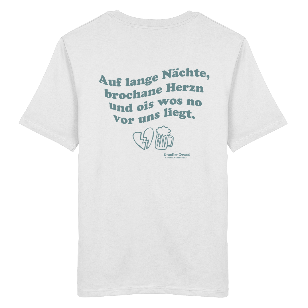 Weißes Unisex T-Shirt mit grünem Rückendruck „auf lange Nächte“ im Vintage-Look von Grantler Gwand aus hochwertiger Bio-Baumwolle.