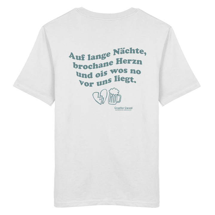 Weißes Unisex T-Shirt mit grünem Rückendruck „auf lange Nächte“ im Vintage-Look von Grantler Gwand aus hochwertiger Bio-Baumwolle.