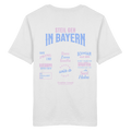 Weißes T-Shirt mit großem Backprint aus mehreren bayerischen Dialektsprüchen im modernen Typografie-Design von Grantler Gwand.