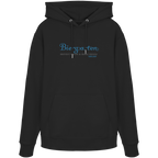 Schwarzer Unisex Hoodie mit blauem „Biergarten“-Frontprint – bayerische Streetwear von Grantler Gwand im minimalistischen Look.