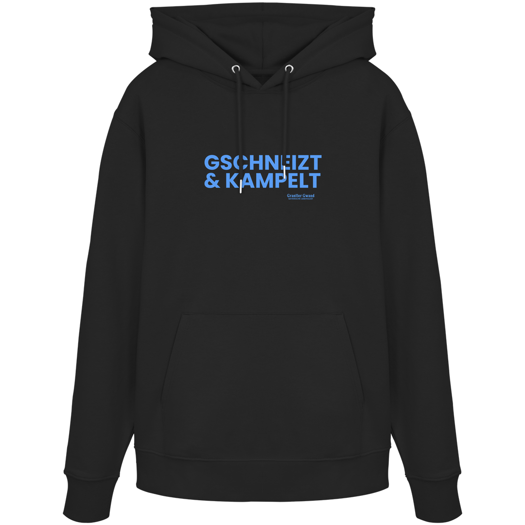 Schwarzer Unisex-Hoodie mit blauem Frontprint „Gschneizt &amp; Kampelt“. Moderner bayerischer Hoodie mit Dialekt-Motiv für Volksfest, Biergarten und Alltag. Hochwertig verarbeitet, designed und bedruckt in Bayern von Grantler Gwand.