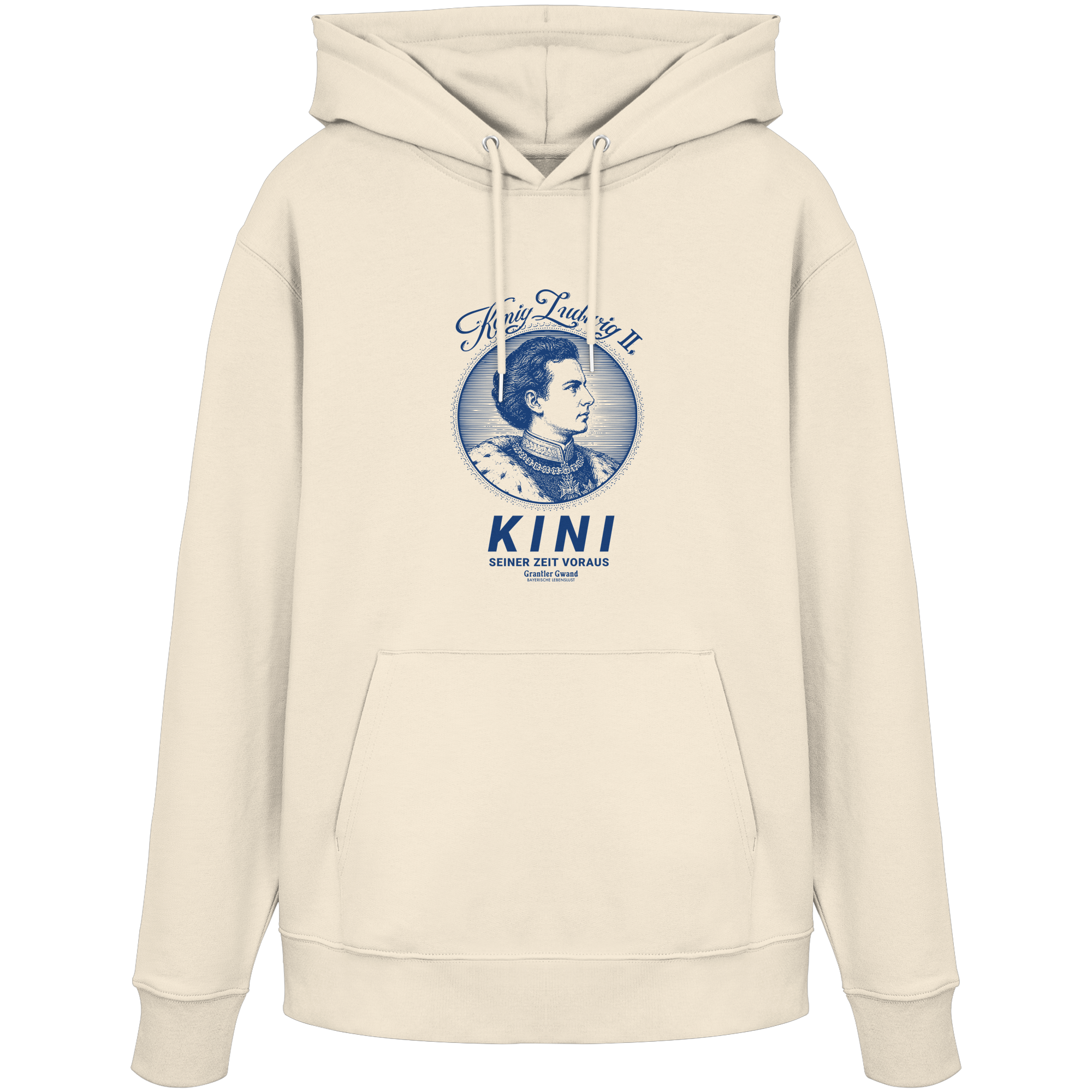 „Beiger Unisex Hoodie mit blauem Frontprint 'Kini – Seiner Zeit voraus' und Vintage-Illustration von König Ludwig II. im modernen Streetwear-Stil von Grantler Gwand.“