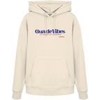 Cremefarbener Unisex Hoodie mit blauem Frontprint „Guade Vibes – Ois andere is a Schmarrn“ – bayerischer Streetwear Hoodie mit modernem Dialekt-Spruch von Grantler Gwand.