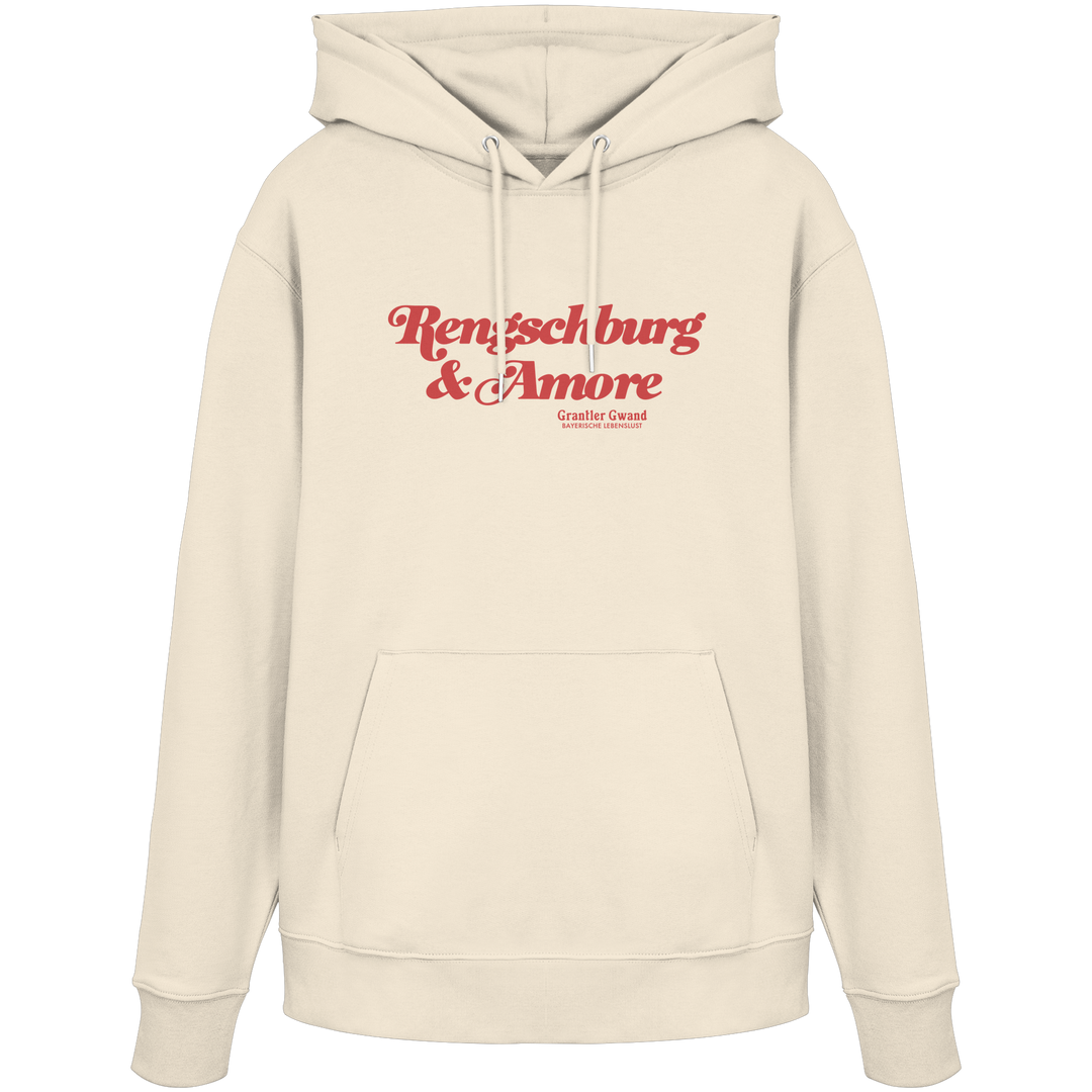 Cremefarbener Unisex Hoodie von Grantler Gwand mit rotem Frontprint „Regensburg &amp; Amore“ im Retro-Schriftzug – bayerischer Streetwear Hoodie für Regensburg, Donau und Alltag.