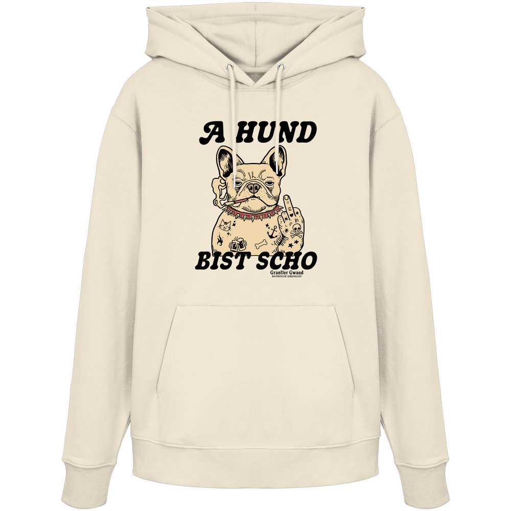 Cremefarbener Hoodie mit Frontprint „A Hund bist scho“ und Bulldoggen-Motiv im Vintage-Stil – bayerischer Statement-Hoodie von Grantler Gwand.
