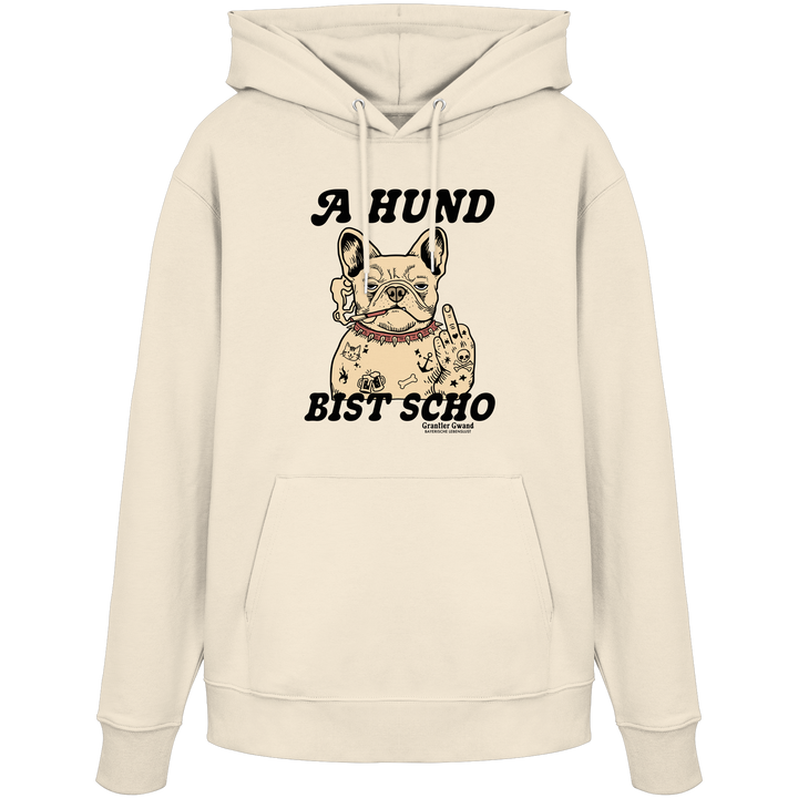Cremefarbener Hoodie mit Frontprint „A Hund bist scho“ und Bulldoggen-Motiv im Vintage-Stil – bayerischer Statement-Hoodie von Grantler Gwand.