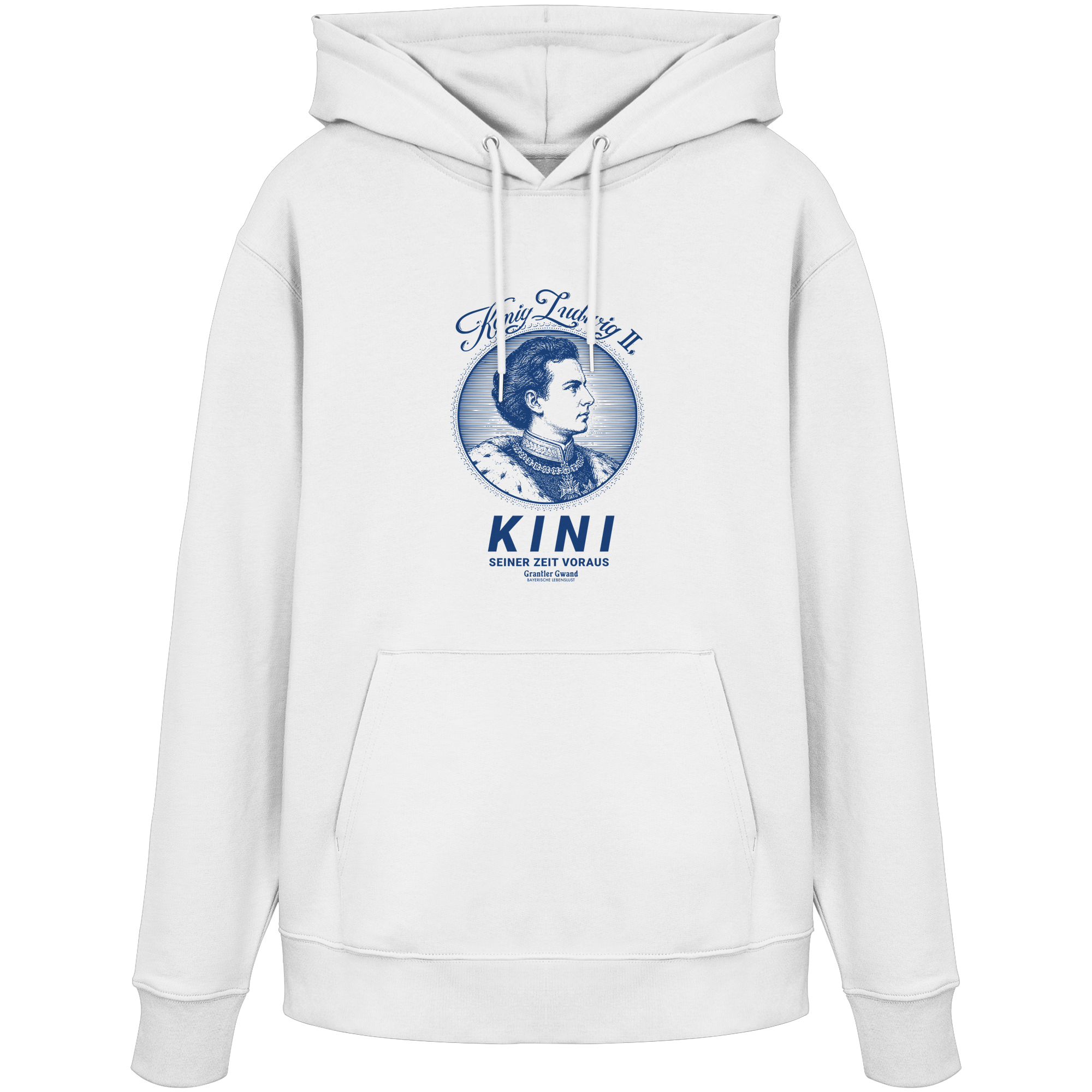 „Weißer Unisex Hoodie mit blauem Frontprint 'Kini – Seiner Zeit voraus' und Vintage-Illustration von König Ludwig II. im modernen Streetwear-Stil von Grantler Gwand.“
