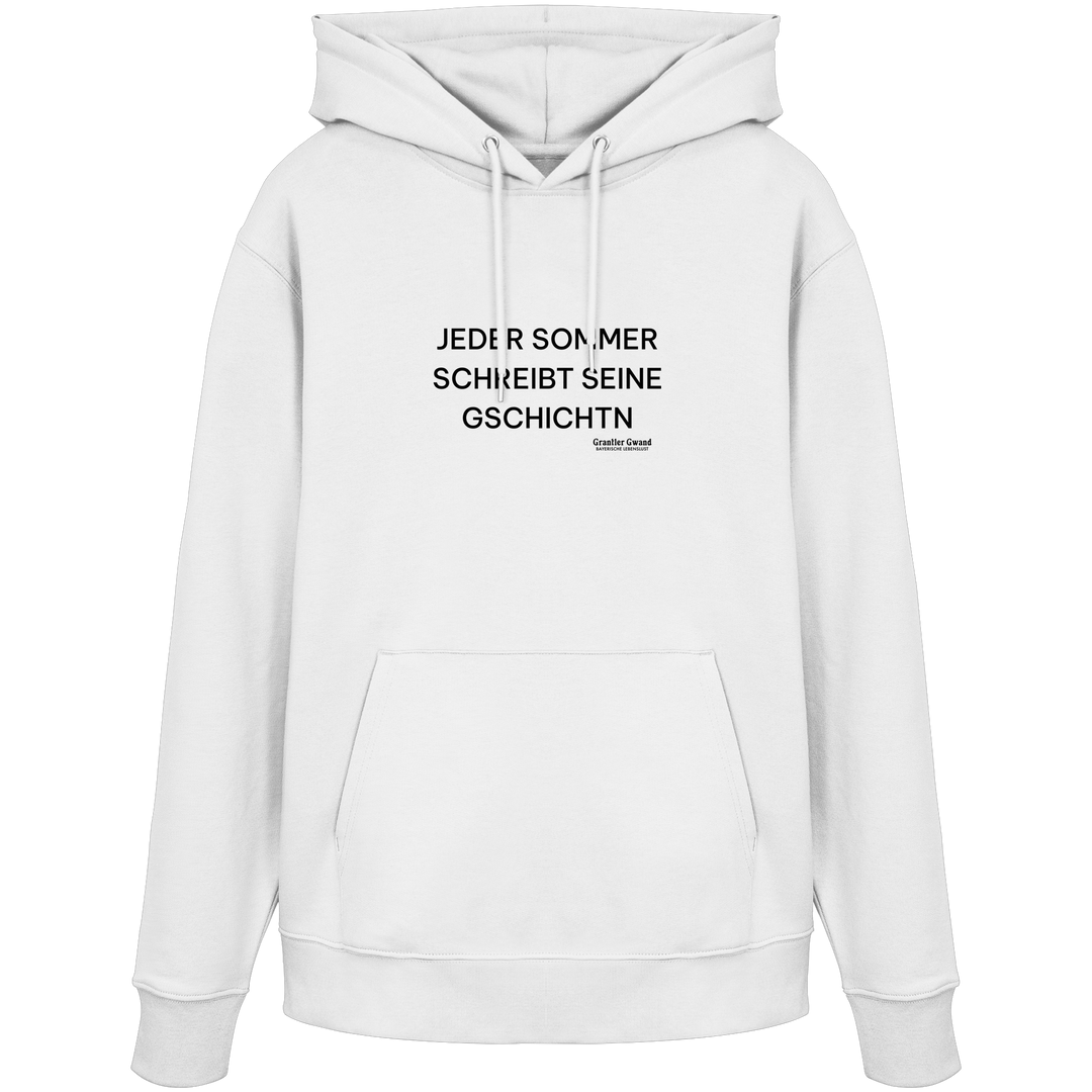 „Weißer Unisex Hoodie mit schwarzem Frontprint 'Jeder Sommer schreibt seine Gschichtn' von Grantler Gwand.“
