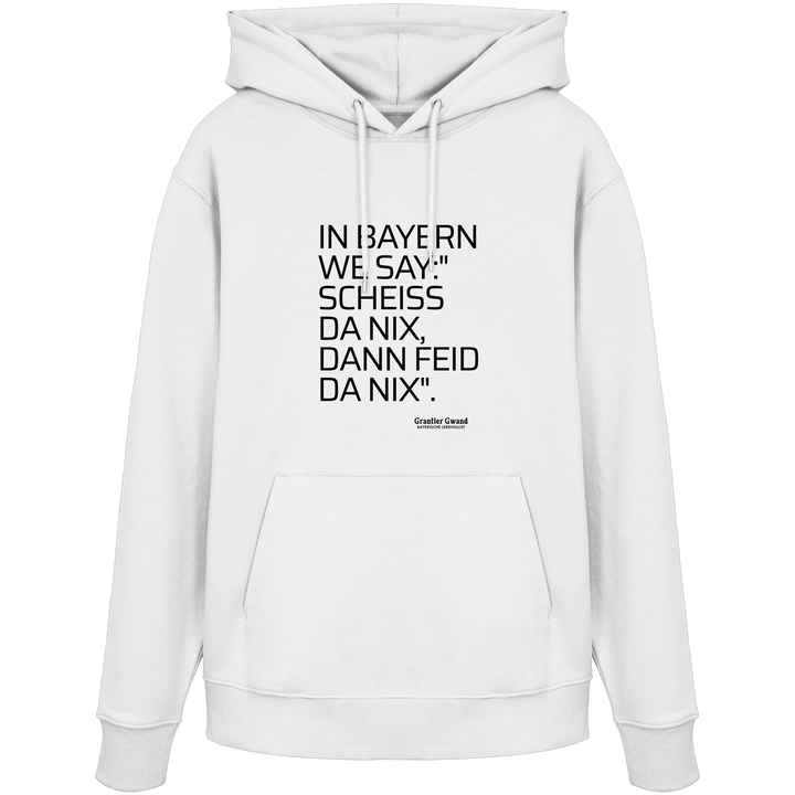 Weißer Hoodie mit schwarzem Schriftzug "In Bayern we say: Scheiß da nix, dann feid da nix" im minimalistischen bayerischen Streetwear-Design von Grantler Gwand.