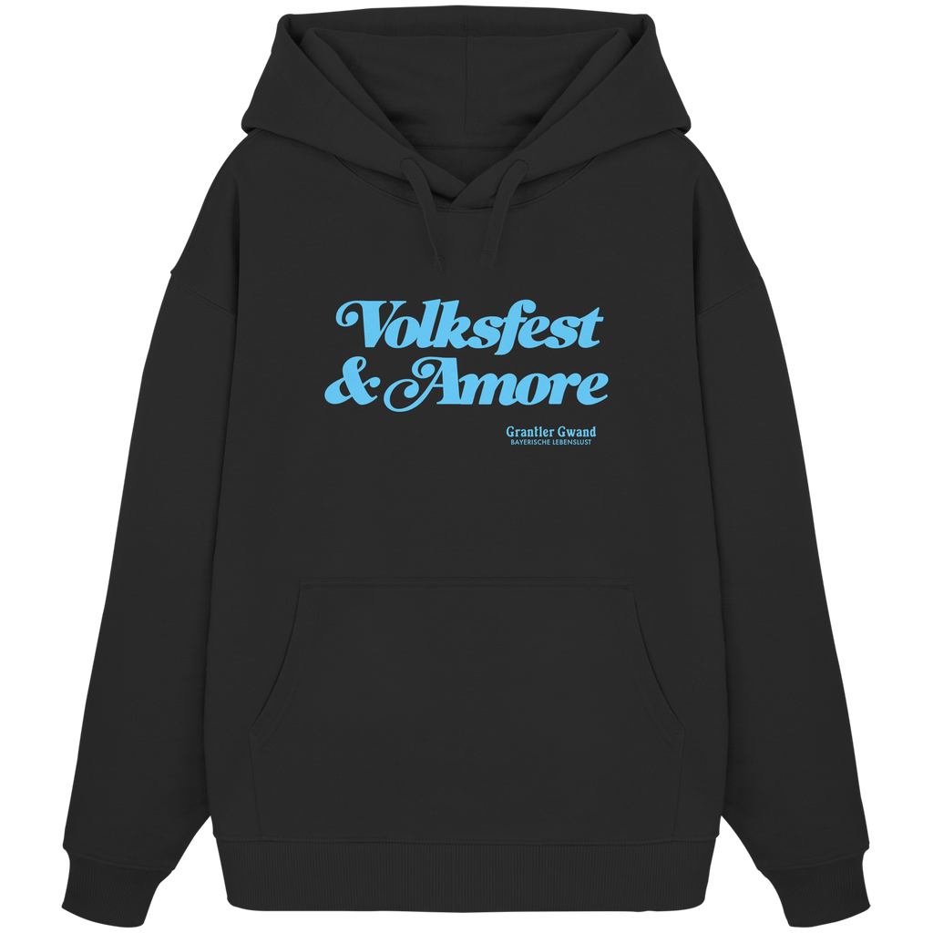 Schwarzer Oversize-Hoodie mit blauem Frontprint „Volksfest & Amore“. Minimalistisches bayerisches Streetwear-Design für Volksfest, Biergarten und Alltag. Hochwertiger Unisex Oversize-Hoodie in Extra-Heavy-Qualität, designed und bedruckt in Bayern von Grantler Gwand.