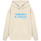 Beiger Oversize-Hoodie mit blauem Frontprint „Volksfest & Amore“. Minimalistisches bayerisches Streetwear-Design für Volksfest, Biergarten und Alltag. Hochwertiger Unisex Oversize-Hoodie in Extra-Heavy-Qualität, designed und bedruckt in Bayern von Grantler Gwand.