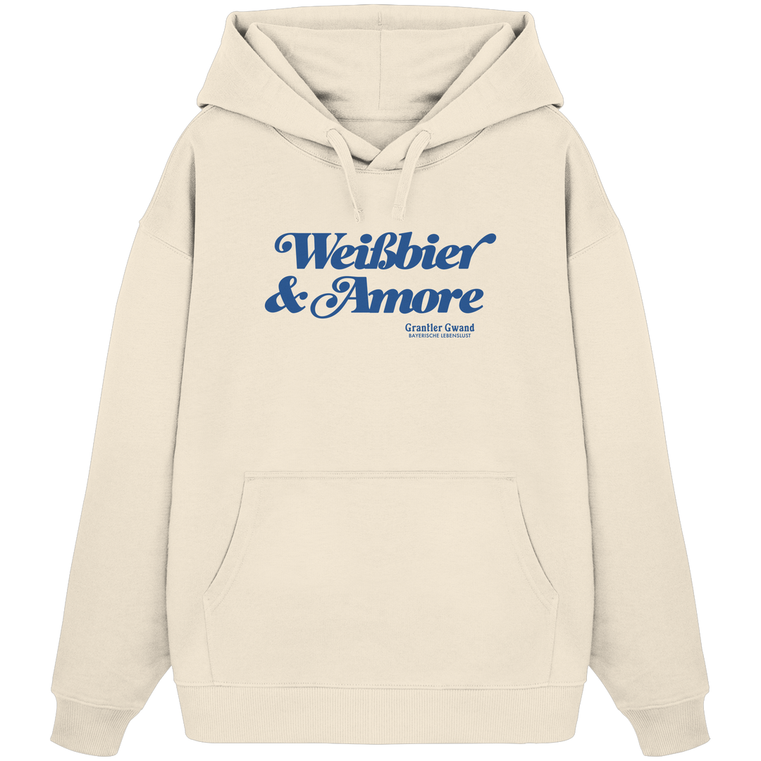 Beiger Oversize-Hoodie mit blauem Frontprint „Weißbier &amp; Amore“. Moderner Unisex-Hoodie mit bayerischem Statement für Biergarten, Volksfest und Alltag. Extra schwerer Premium-Hoodie, designed und bedruckt in Bayern von Grantler Gwand.