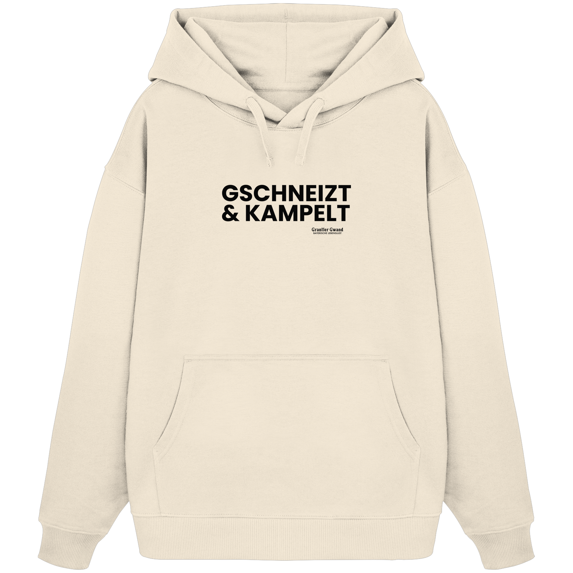 Beiger Oversize-Hoodie mit schwarzem Frontprint „Gschneizt & Kampelt“. Moderner Hoodie mit bayerischem Dialekt im minimalistischen Streetwear-Design für Volksfest, Biergarten und Alltag. Hochwertige Qualität, designed und bedruckt in Bayern von Grantler Gwand.