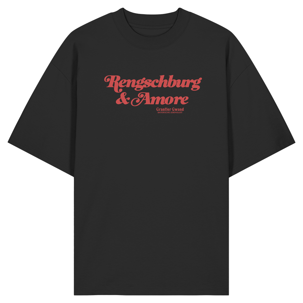 Schwarzes Oversize T-Shirt von Grantler Gwand mit rotem Frontprint „Regensburg & Amore“ im Retro-Schriftzug – bayerisches Streetwear Shirt aus Bio-Baumwolle.