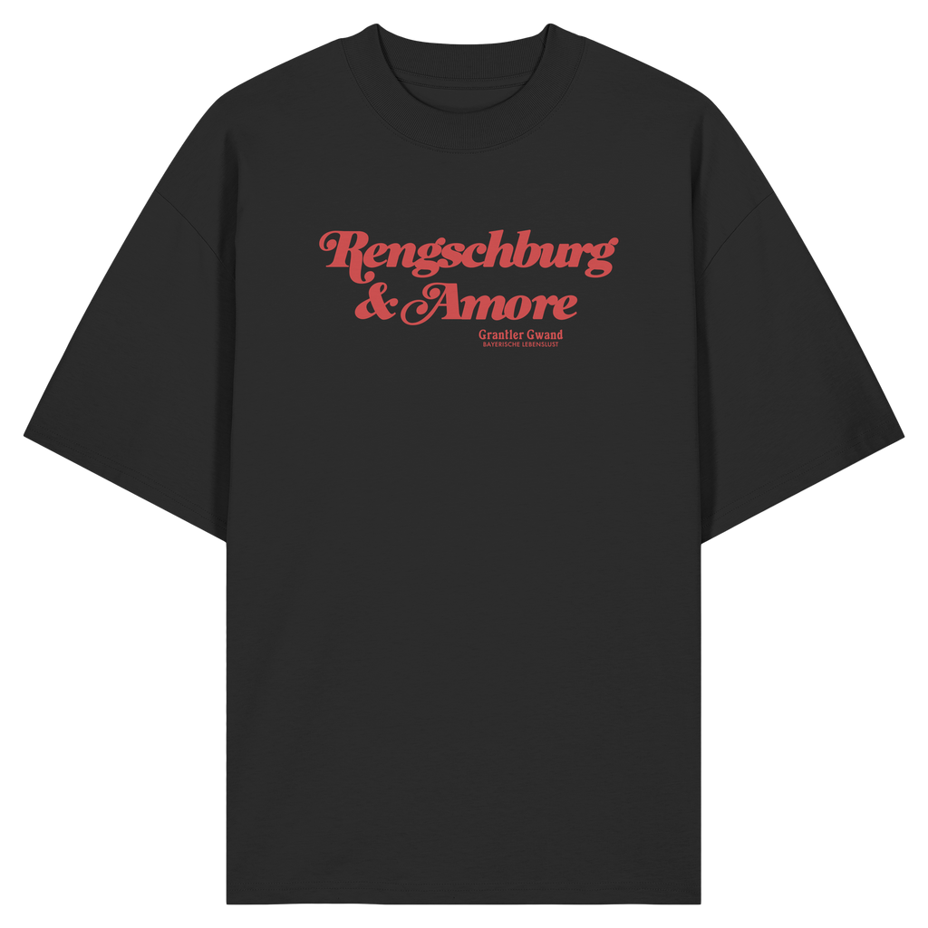 Schwarzes Oversize T-Shirt von Grantler Gwand mit rotem Frontprint „Regensburg & Amore“ im Retro-Schriftzug – bayerisches Streetwear Shirt aus Bio-Baumwolle.